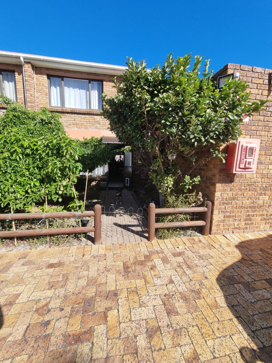To Let 3 Bedroom Property for Rent in Southfield Western Cape